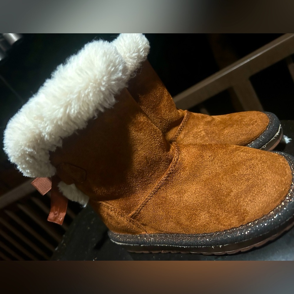 Cozy Brown Kids Boots with White Fur Trim